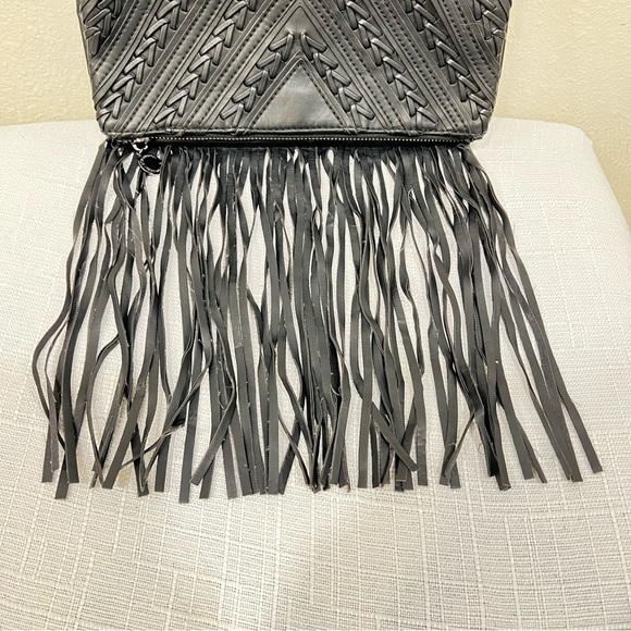 BCBG GENERATION Black Leather Fringe Clutch Bag Magnetic Snap Closure Zipper EUC - Picture 2 of 8